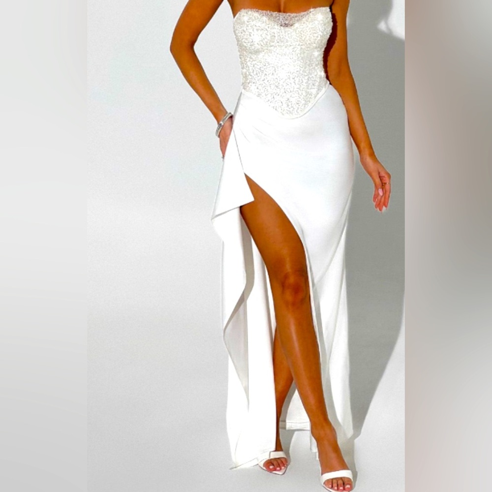 Emrielle Ivory Maxi Dress Corset design with a flowing skirt for any occasion